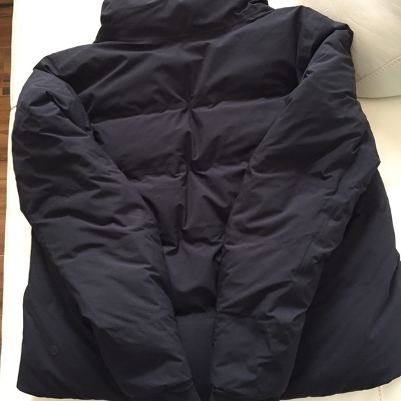 NWT BLACK LULULEMON SLUSH HOUR JACKET - - Size 12 - Picture 3 of 6